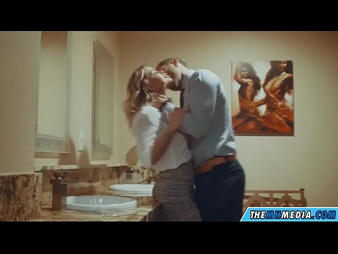 ❤️ Ke hoʻowalewale ʻia ʻoe e kahi blonde busty i kahi lumi hoʻomaha ākea ☑ paʻakikī porn ma porn haw.hentaibar-com.ru